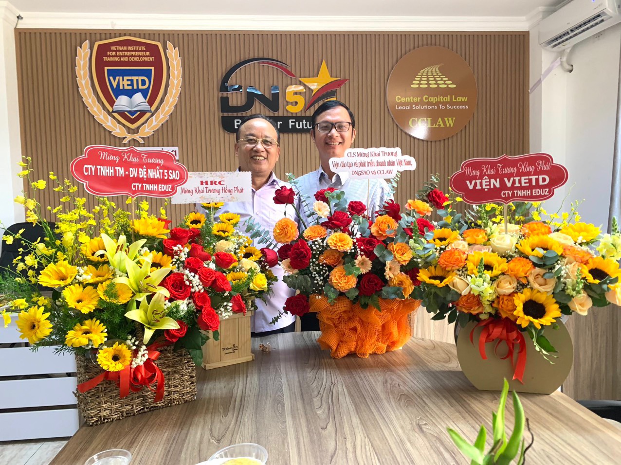 Mừng khai trương Trung tâm hợp tác Quốc tế và Viện Đào tạo và phát triển doanh nhân Việt Nam VIETD